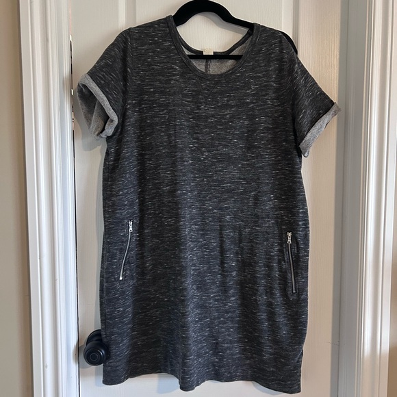GAP Dresses & Skirts - Gray Short Sleeve Dress with Zipper Pockets